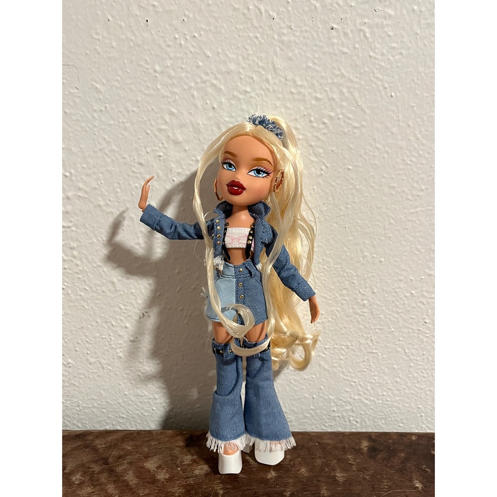 Bratz 20 Yearz Anniversary Cloe Fashion Doll Blonde Denim Outfit Y2K Style 10"